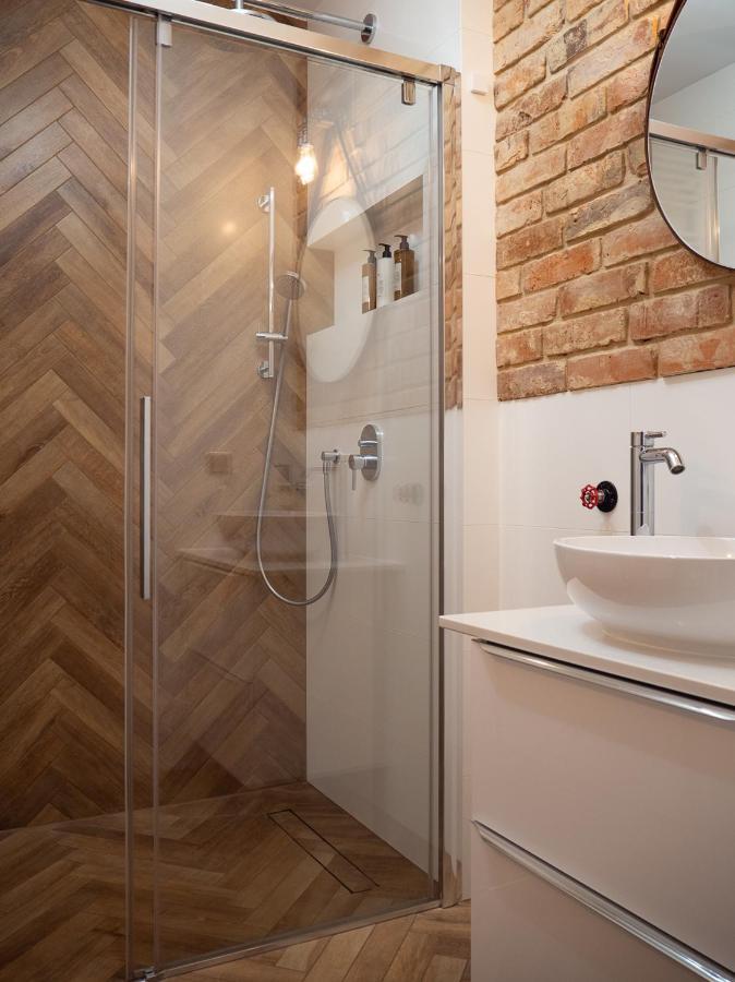 Brick House - Apartament Zoska Wrocław Buitenkant foto
