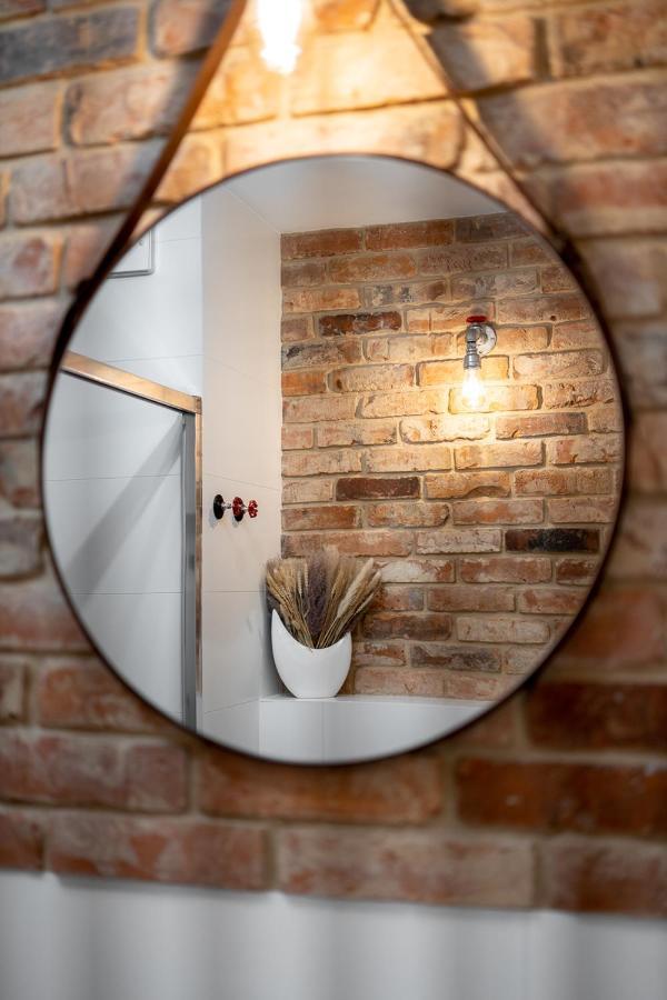 Brick House - Apartament Zoska Wrocław Buitenkant foto
