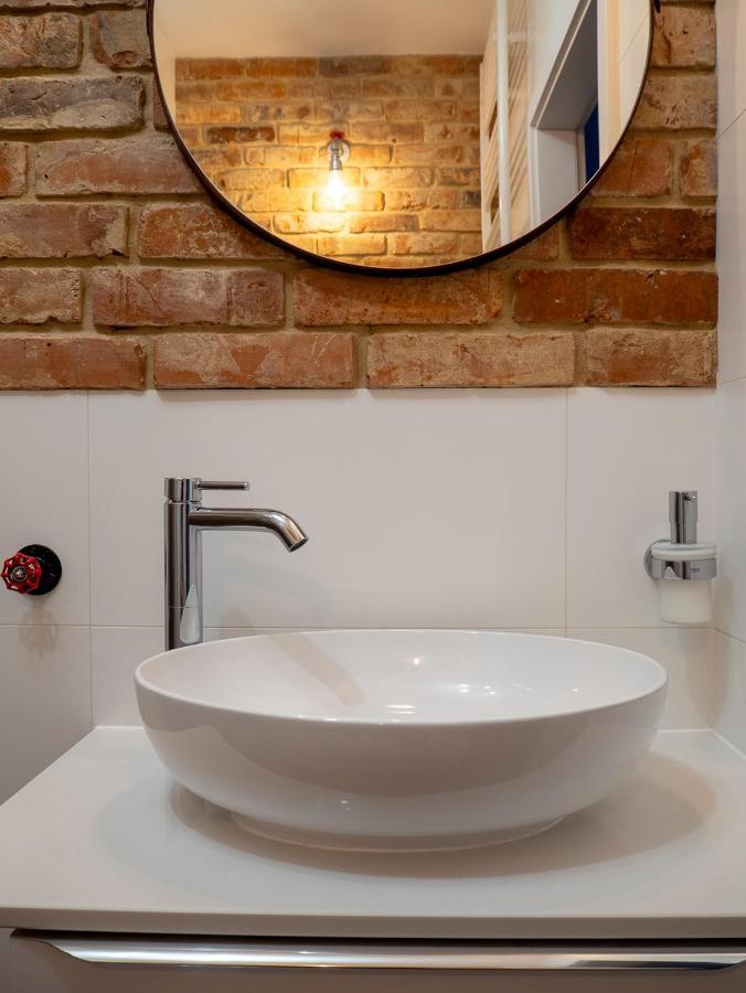 Brick House - Apartament Zoska Wrocław Buitenkant foto